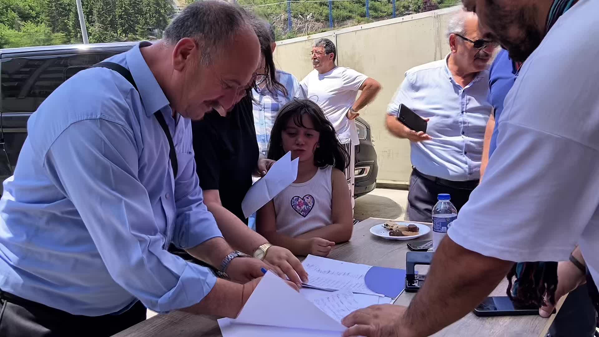 Murat Çalık'ın serbest bırakılması için memleketi Maçka'da imza kampanyası başlatıldı