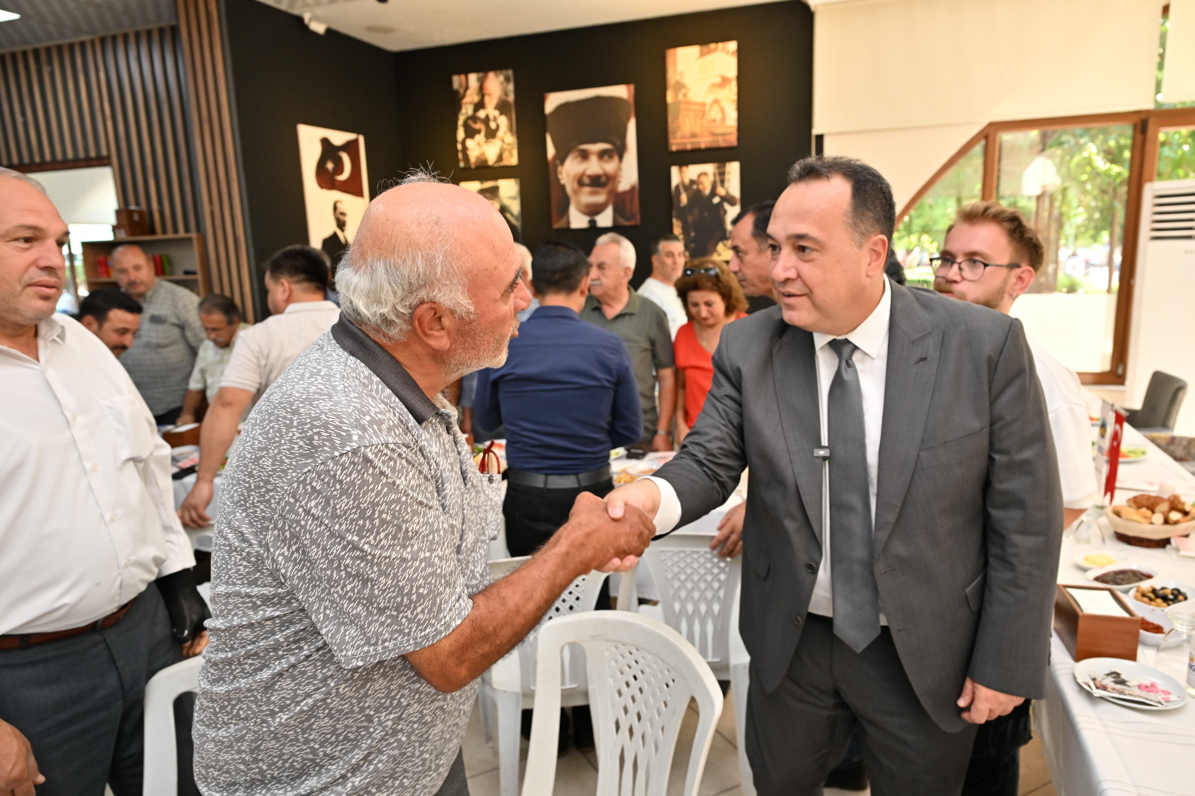 Başkan Dutlulu, Turgutlu esnafını ziyaret etti ve projeleri inceledi