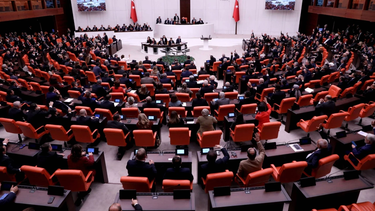 PKK’nin silah bırakma süreci için Meclis’te 51 kişilik komisyon kuruluyor