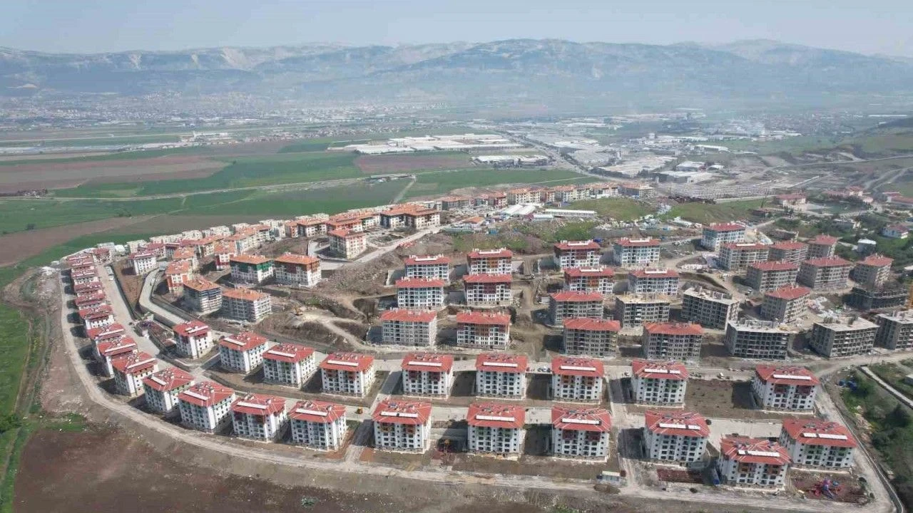 Kahramanmaraş Belediyesi'nden tepki çeken adım: 63 mahallede su yok milyonlar verip spor kompleksi yapmak istiyorlar