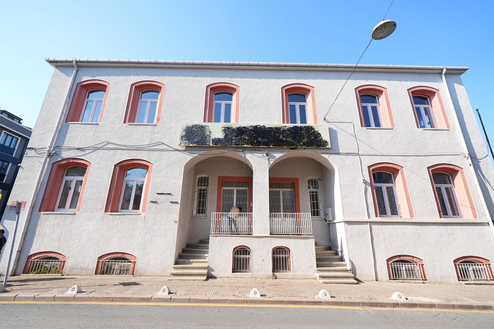 Üsküdar Belediyesi, Ensar Vakfı’na bedelsiz tahsis edilen binayı geri aldı