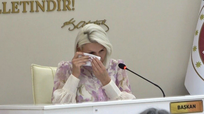 Bilecik Belediye Başkanı Melek Mızrak Subaşı gözyaşlarını tutamadı: AKP ve MHP'den destek