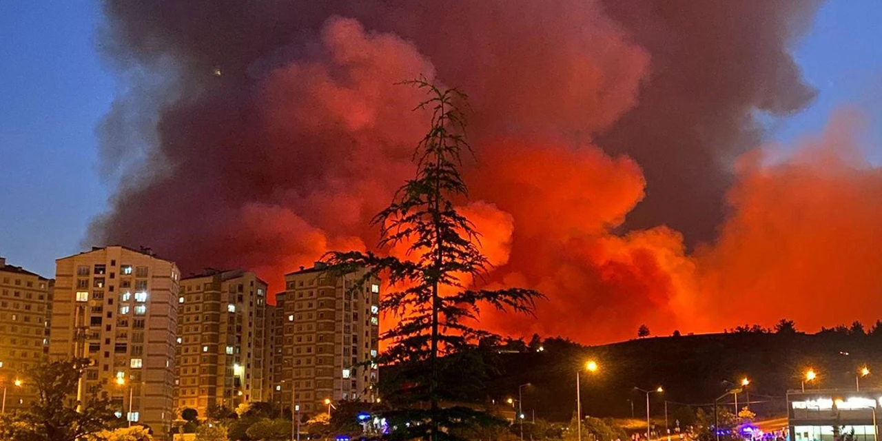 6 ilde alevlerle mücadele: Bakan Kurum yangınların bilançosunu açıkladı
