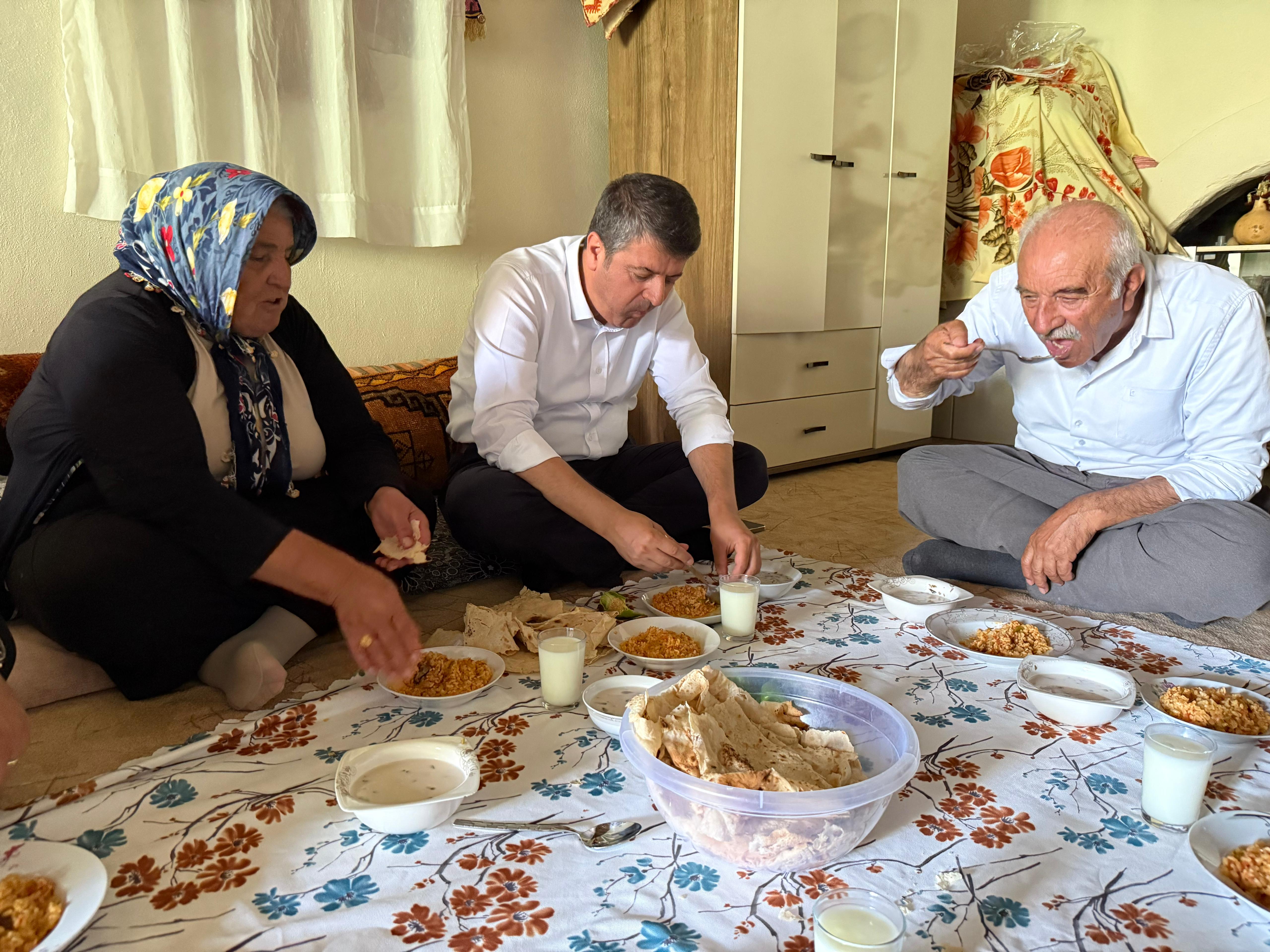 Ev hapsi kararı kaldırılan Tutdere anne sofrasında: "Özgürlük dünyanın en güzel şeyi"