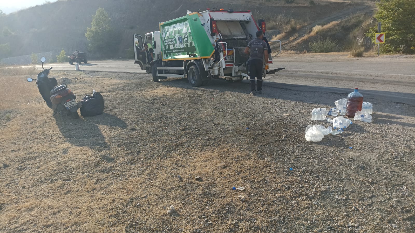 Bursa'da yangın bölgelerinde çevre temizliği yapılıyor