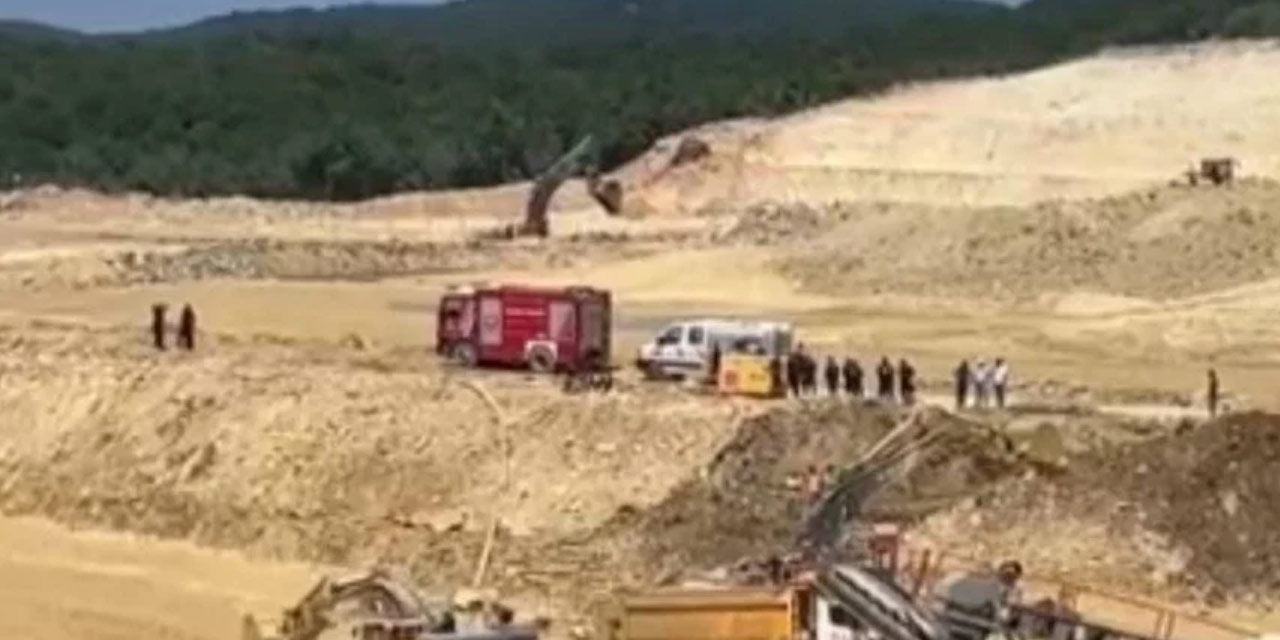 Kum ocağında göçük: Balçık içinde kalan işçiler var