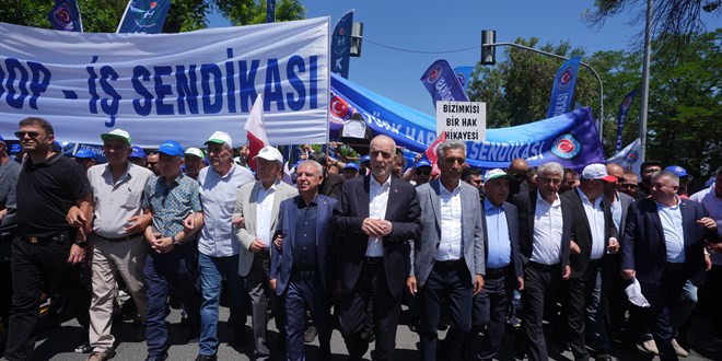 İşçiler ile hükümet arasında TİS restleşmesi: İktidardan kamu işçisine yeni zam teklifi