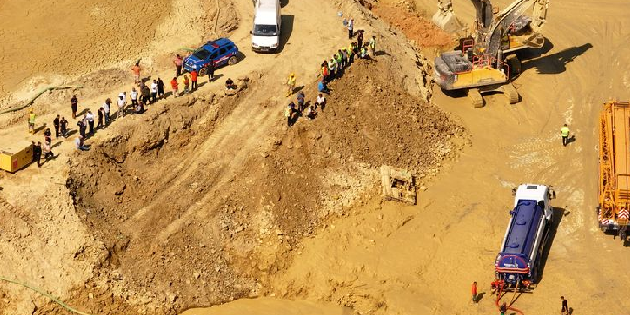 Çatalca'da kum ocağında toprak kayması: Balçık içinde kalan işçi hayatını kaybetti