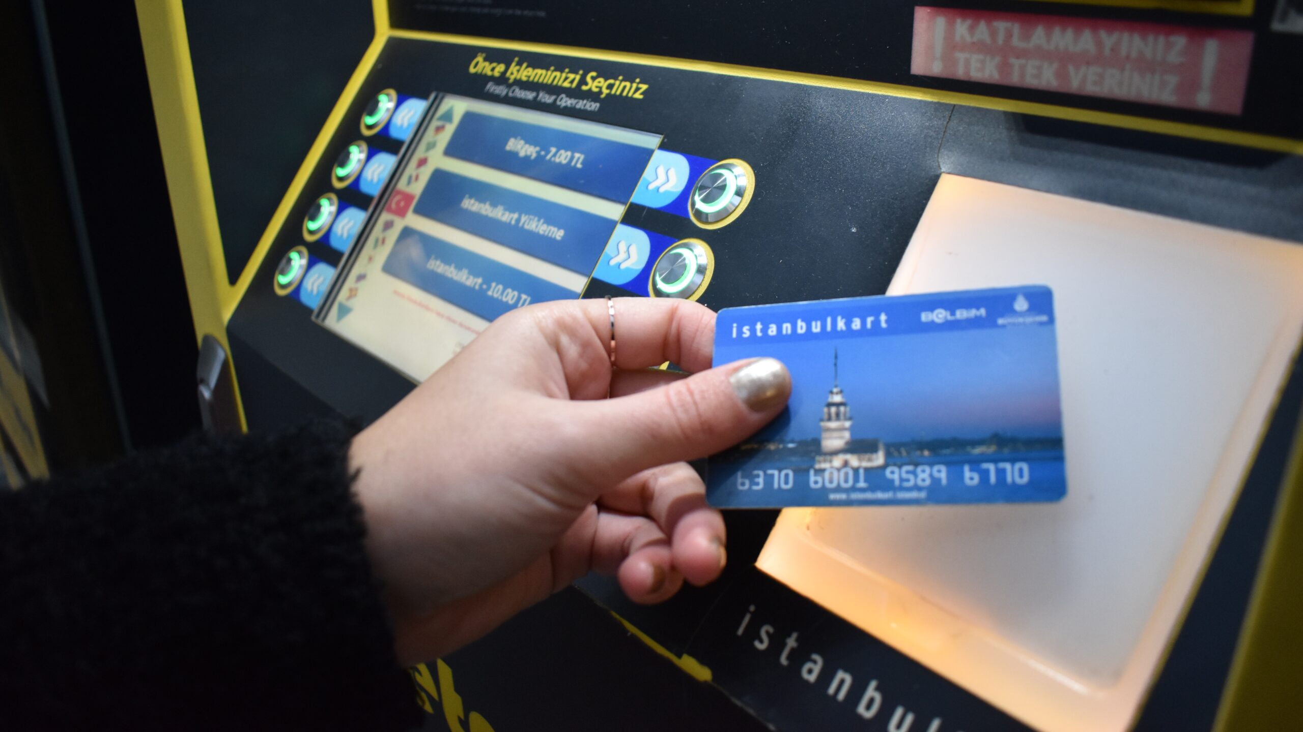 Mahkeme dur dedi: 30 yaş üstü öğrencilere İstanbulkart indirimi geri geldi