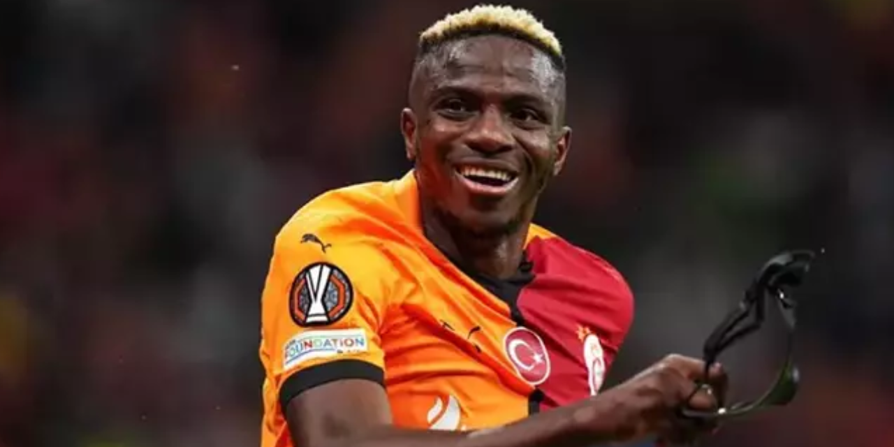 Victor Osimhen İstanbul'a indi! Uçak yayınını 2 milyon kişi izledi