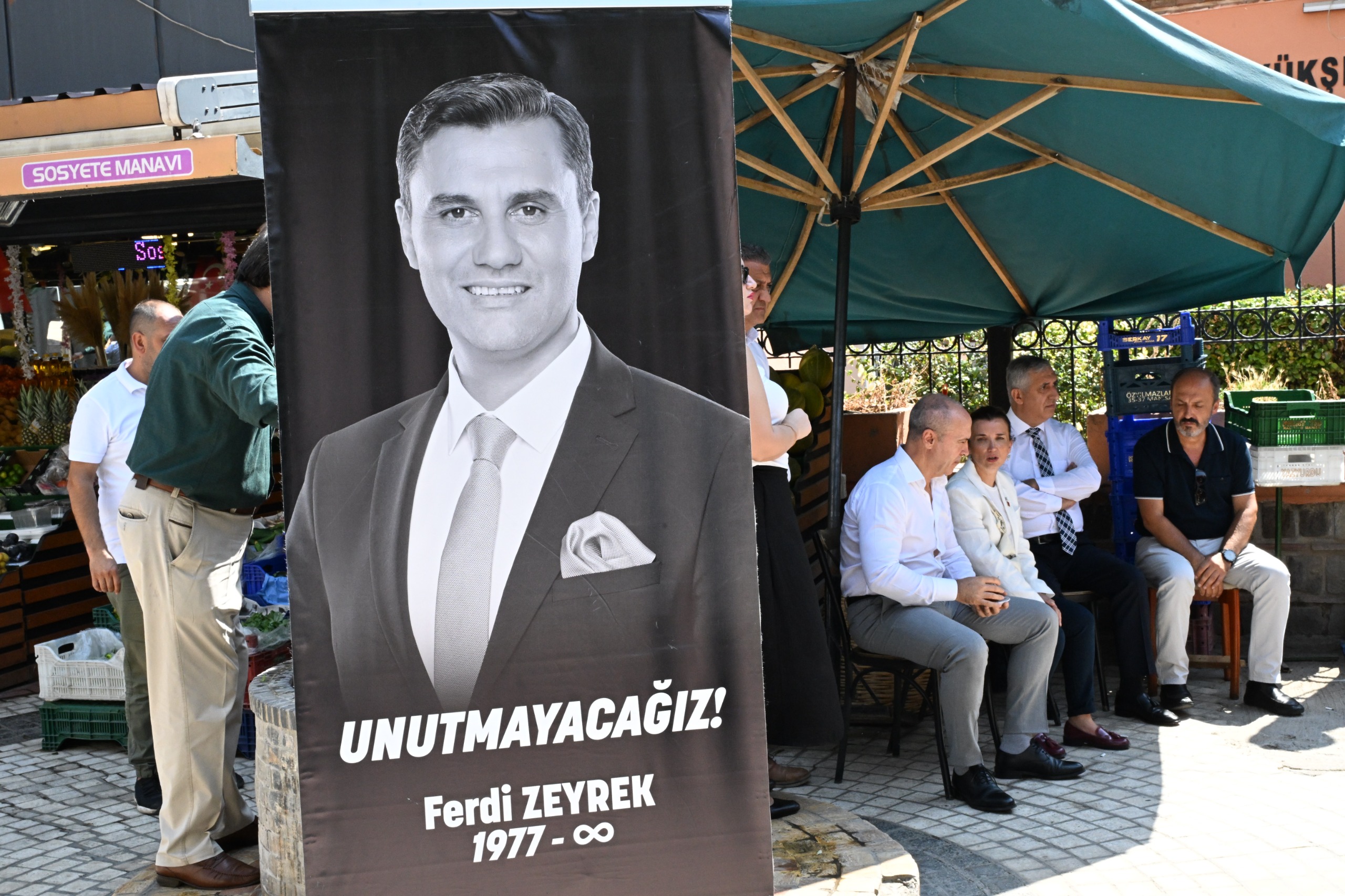 Ferdi Zeyrek, vefatının 52. gününde dualarla anıldı
