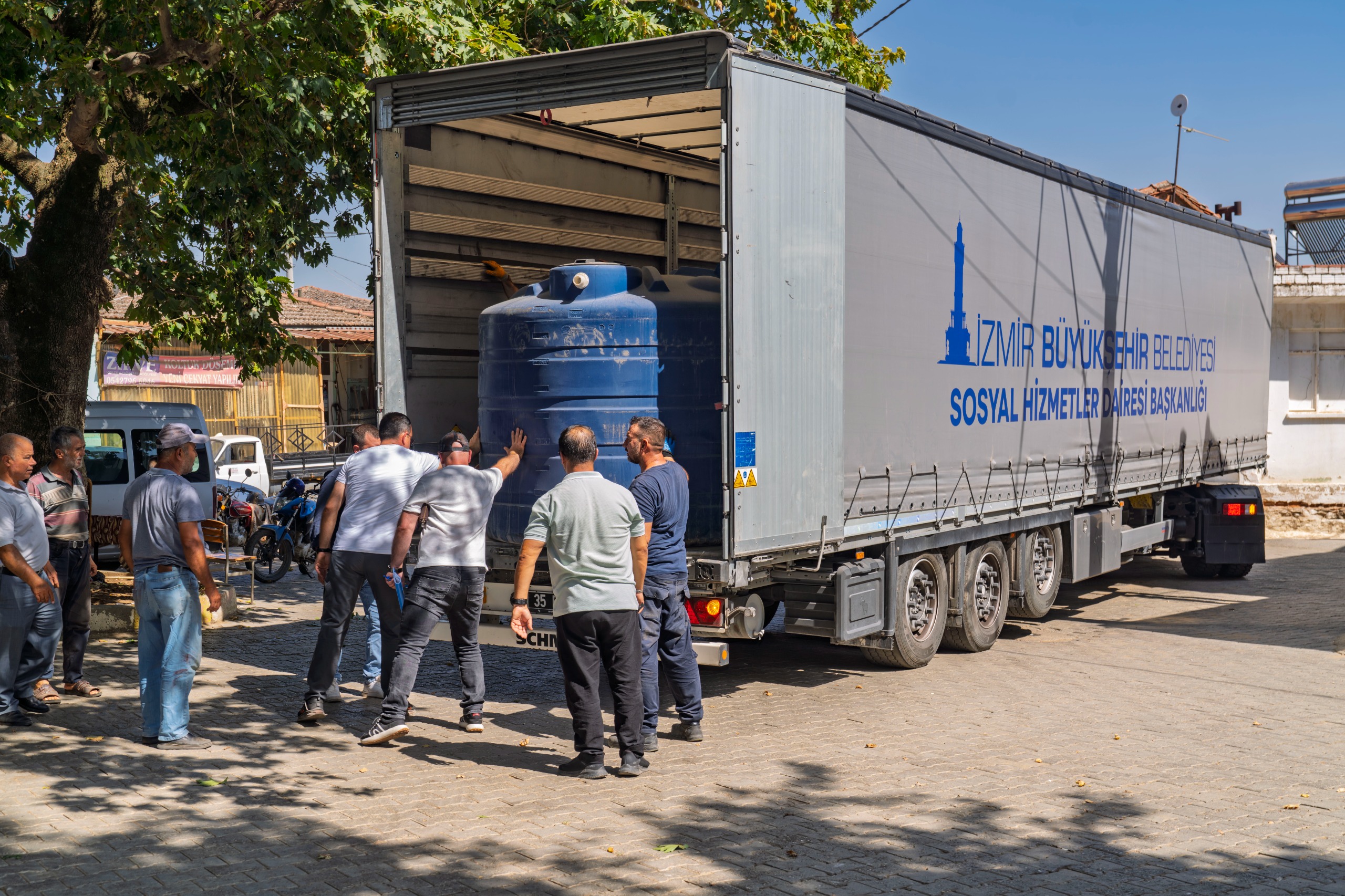 İzmir'de yangından zarar gören köylere su deposu