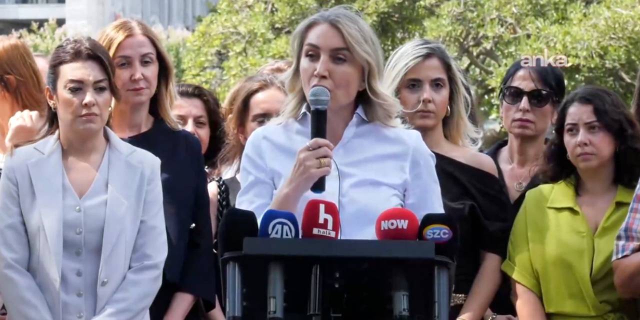 Dilek İmamoğlu'nun duygulanarak okuduğu mektup: Annemin neler hissettiğini tahmin bile edemiyorum