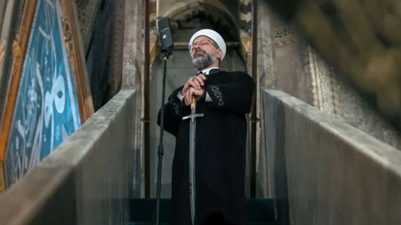 Diyanet'in Cuma hutbesinin hedefi yine kadınlar: ‘Kısa giyinmek haramdır, sessiz kalan herkes vebal altında’