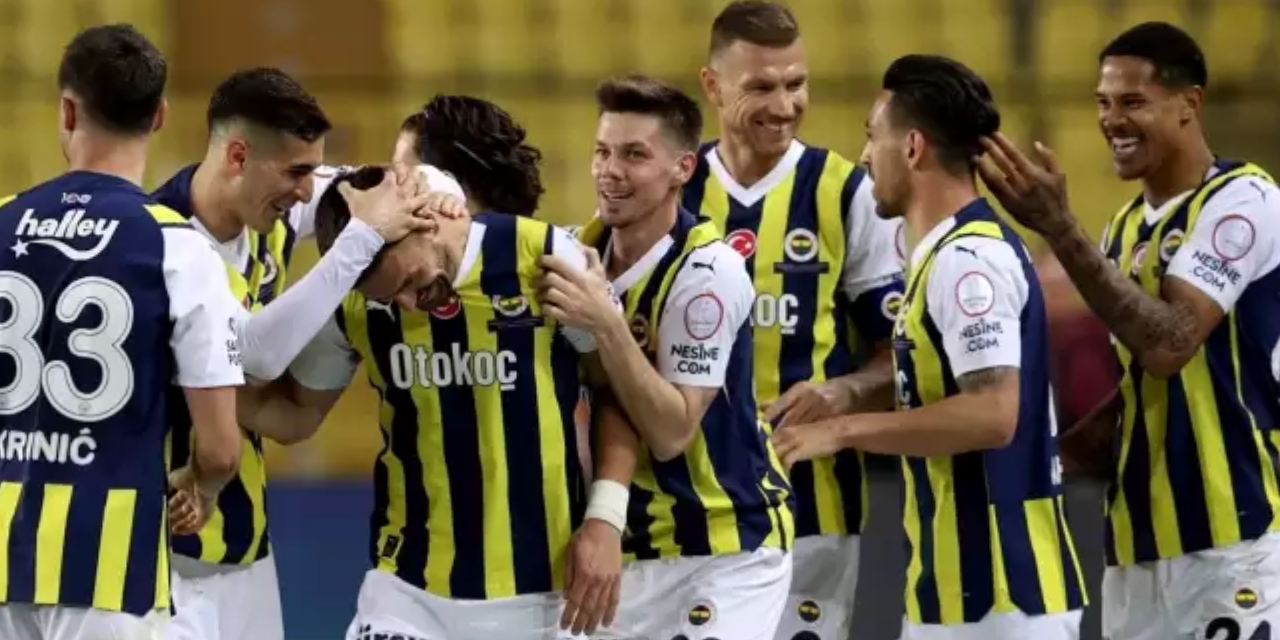 Fenerbahçe'de ayrılık resmileşti: Yıldız futbolcunun yeni takımı belli oldu!
