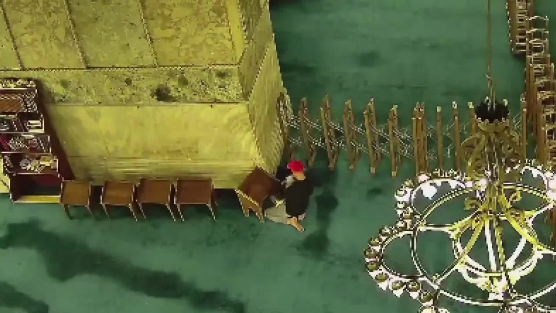 Ayasofya'da kitap yakarak halının tutuşmasına neden olan kişinin 13 Temmuz'da tutuklandığı açıklandı