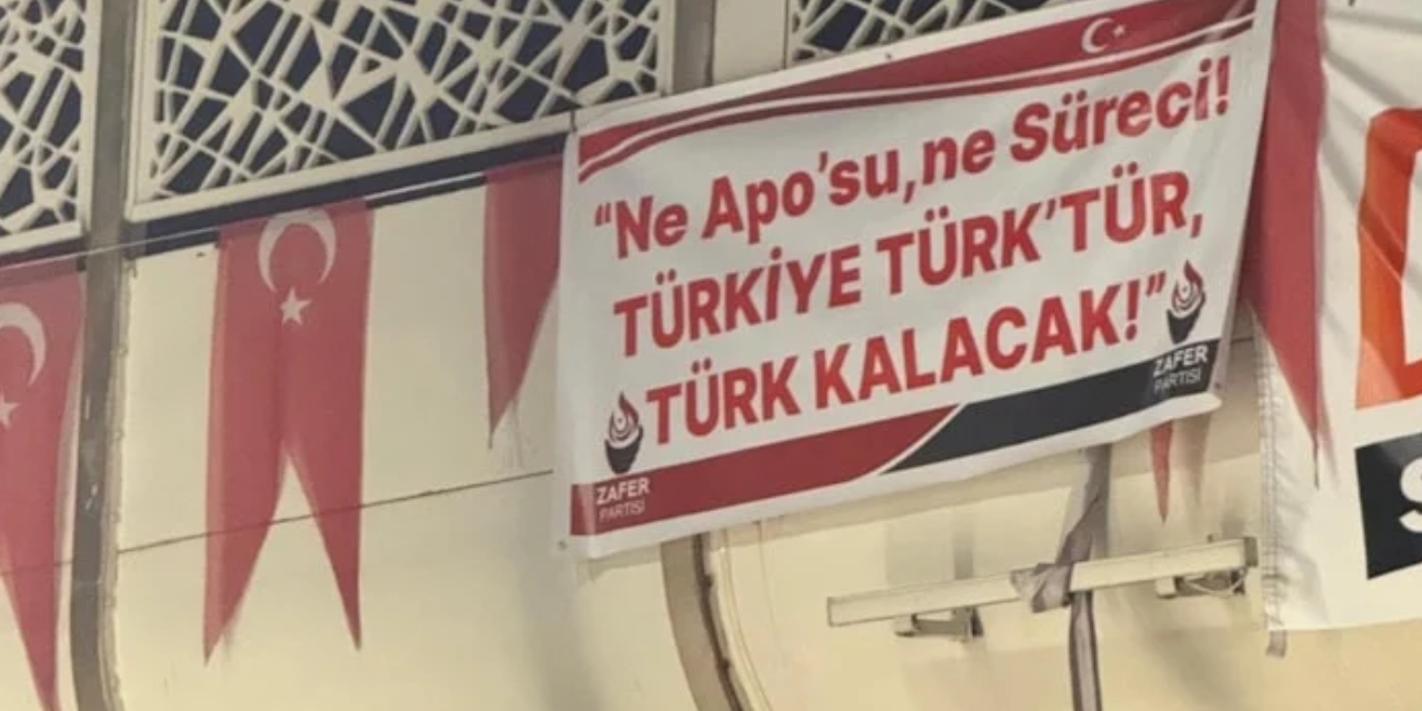 Emniyet ile Zafer Partililer  arasında 'Ne Apo’su, Ne Süreci!' pankartı krizi