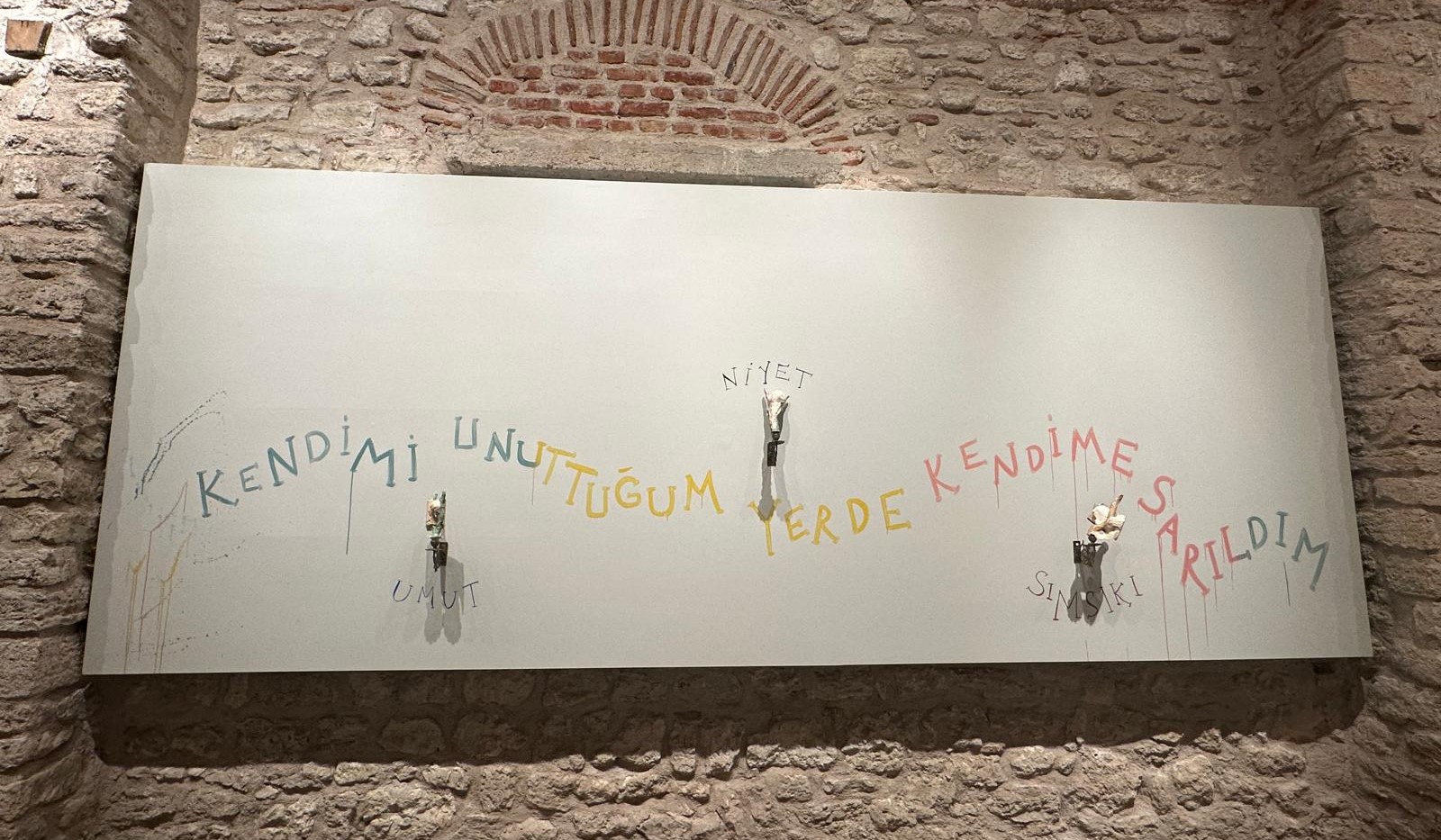 Deniz Doğruyol'dan dönüşüm ve hatırlama sergisi: “Bir Kere Oldum, Bin Kere Doğdum”