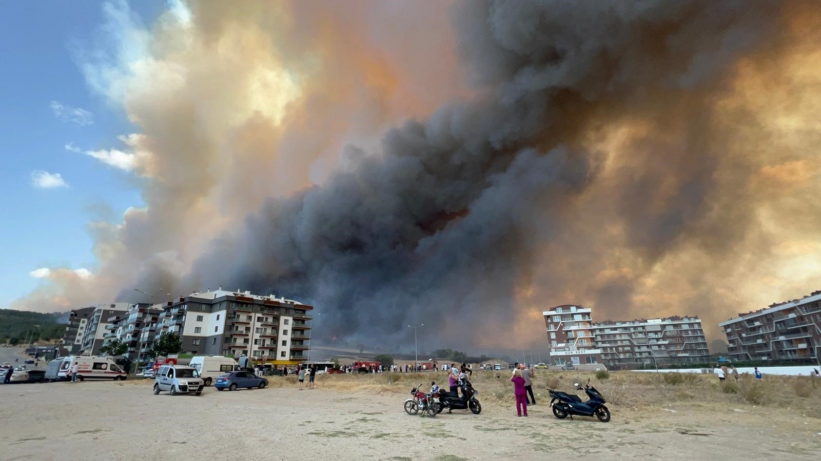 CHP’li Adem: "Çanakkale merkezde bazı evlerin yanmaya başladığı bilgisi geliyor"