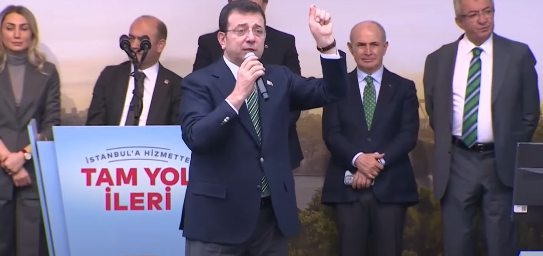 Ekrem İmamoğlu: Kabine benim bildiğim Ankara'da olur, bunlar toplanıp İstanbul'a gelmişler