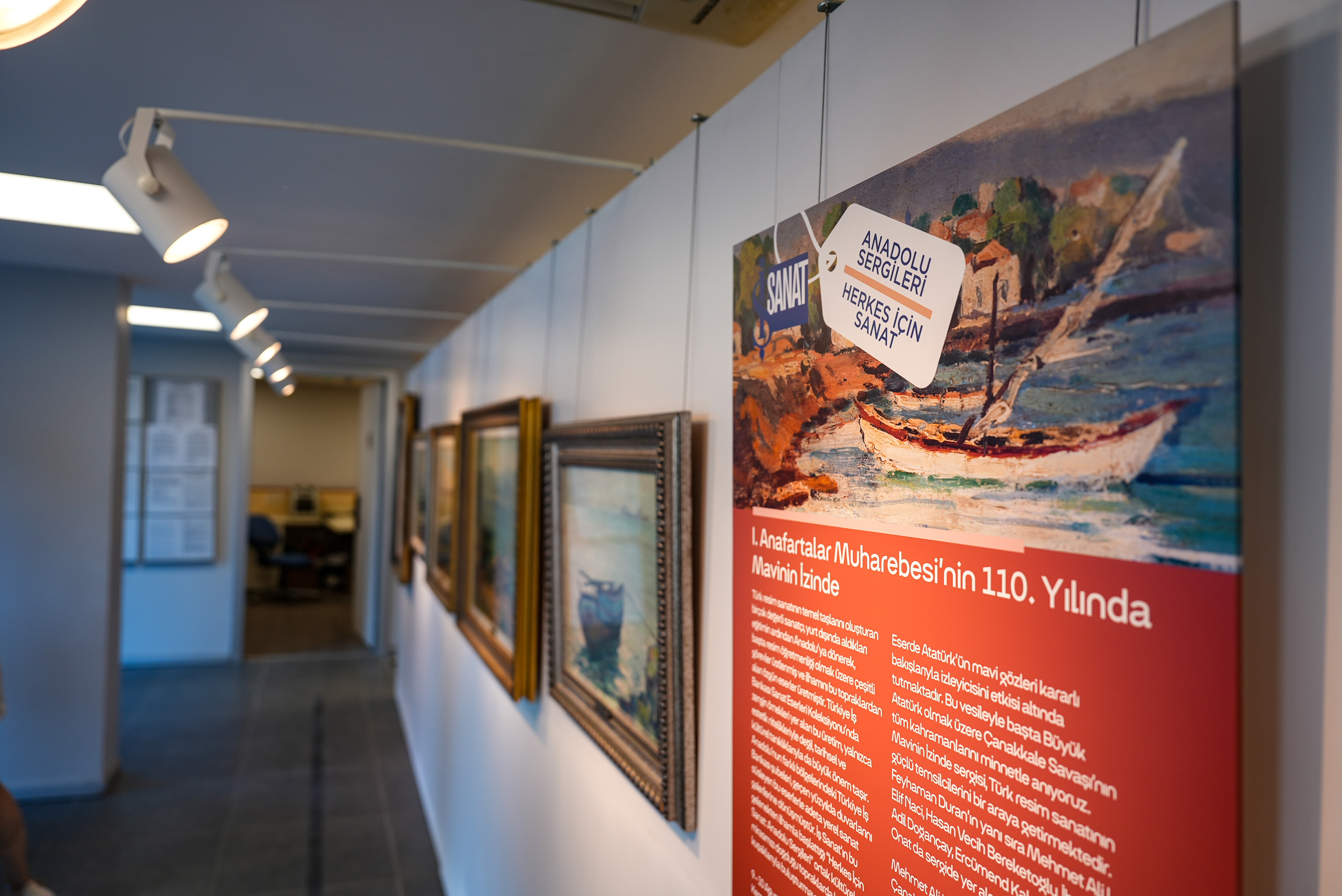 İş Sanat'ın Mavinin İzinde sergisi Gelibolu’da sanatseverlerle buluştu