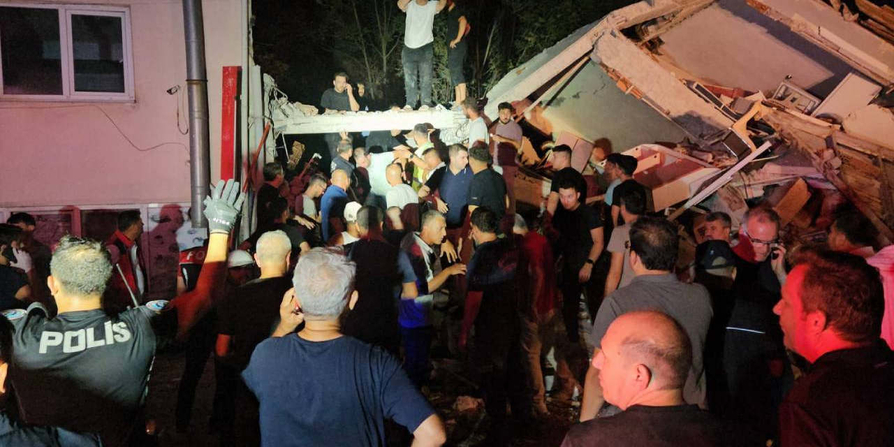 Balıkesir'de 6.1 büyüklüğünde şiddetli deprem! Binalar, enkaz altında kalanlar var!