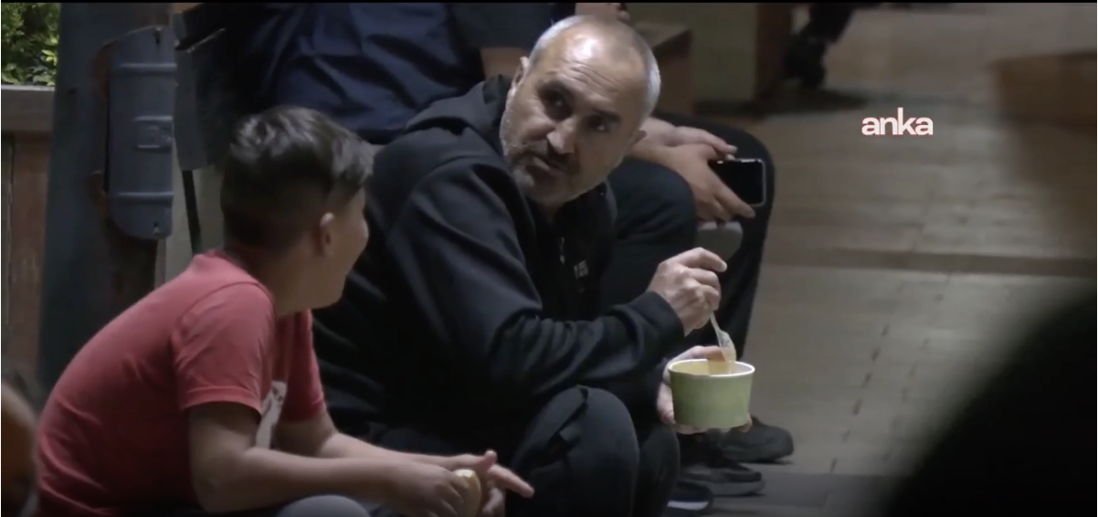 Balıkesirliler geceyi sokakta geçirdi