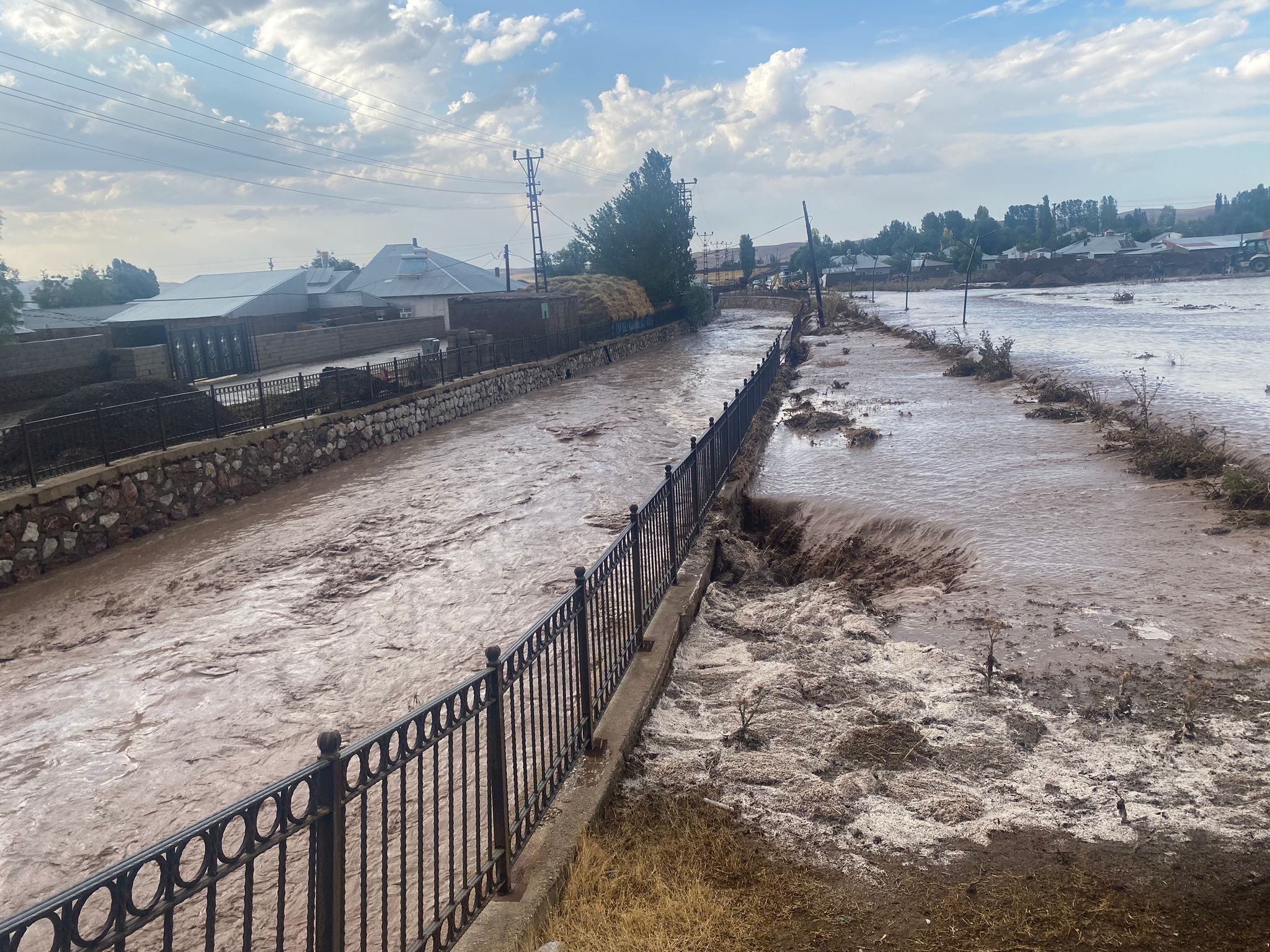 Van’da sel felaketi: DSİ’ye ihmal, belediyeye geç müdahale tepkisi