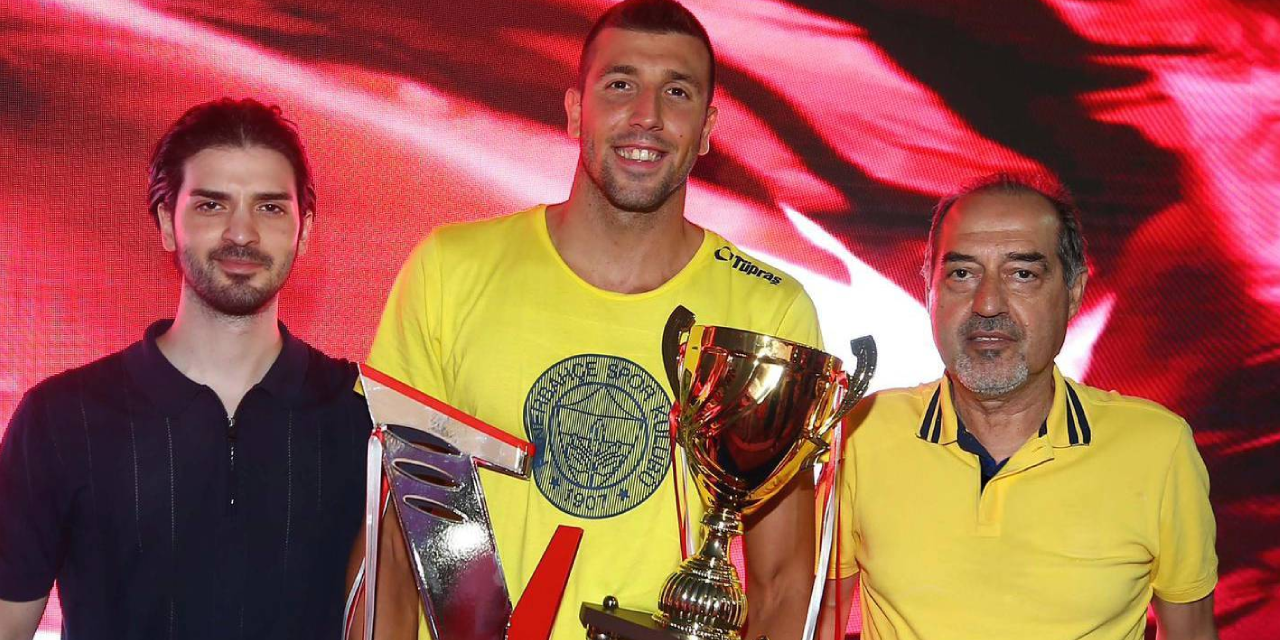 Şampiyonluk kupası el değiştirdi... Galatasaray'dan alınıp Fenerbahçe'ye verildi!