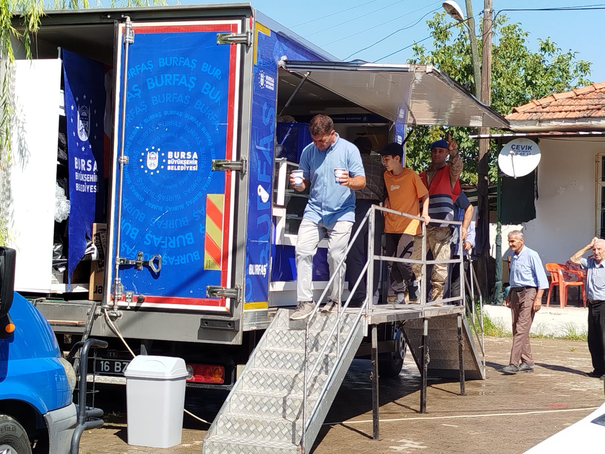 Balıkesir’de depremin yaralarına Bursa’dan destek