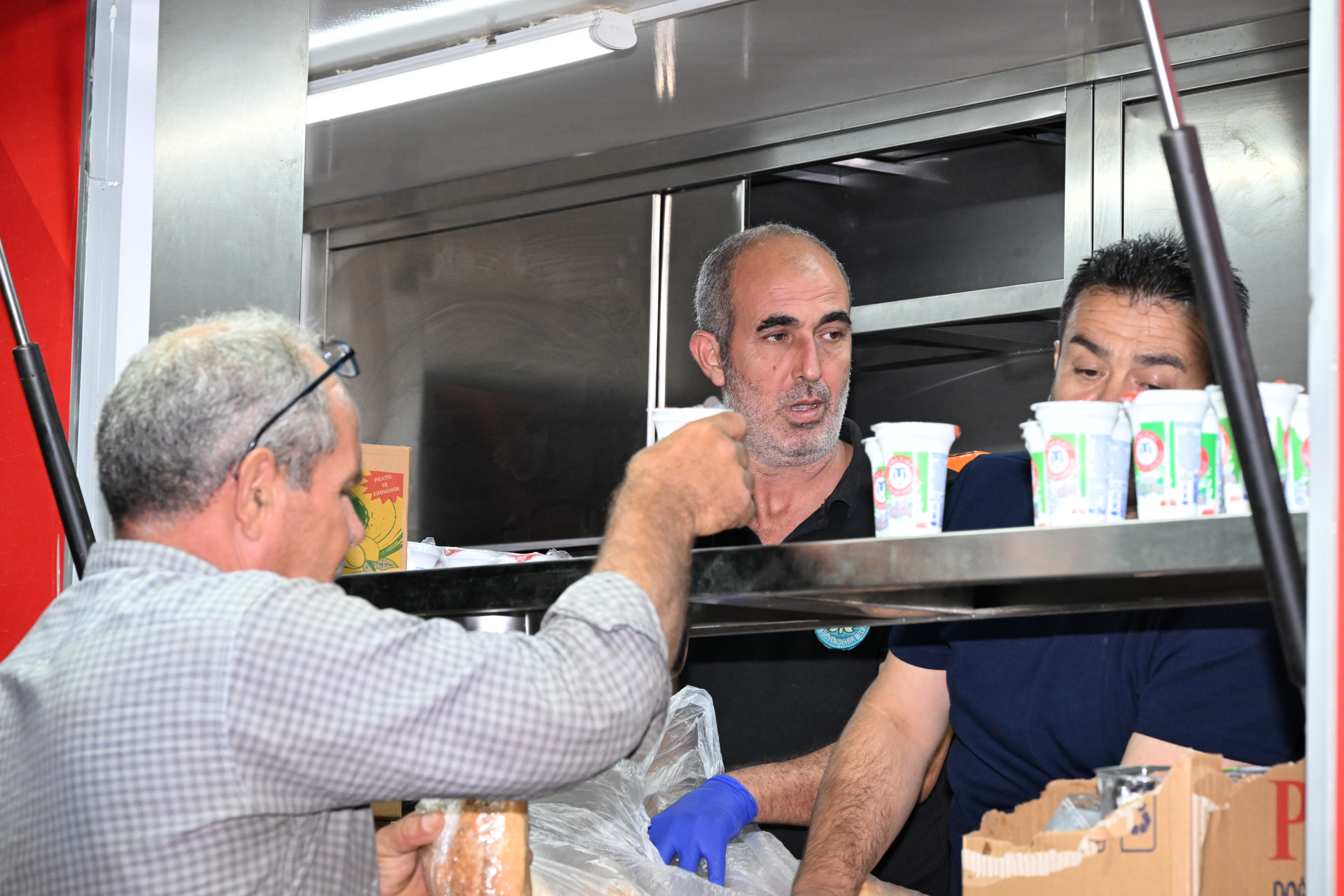 Manisa Büyükşehir’den Sındırgı depremi sonrası destek