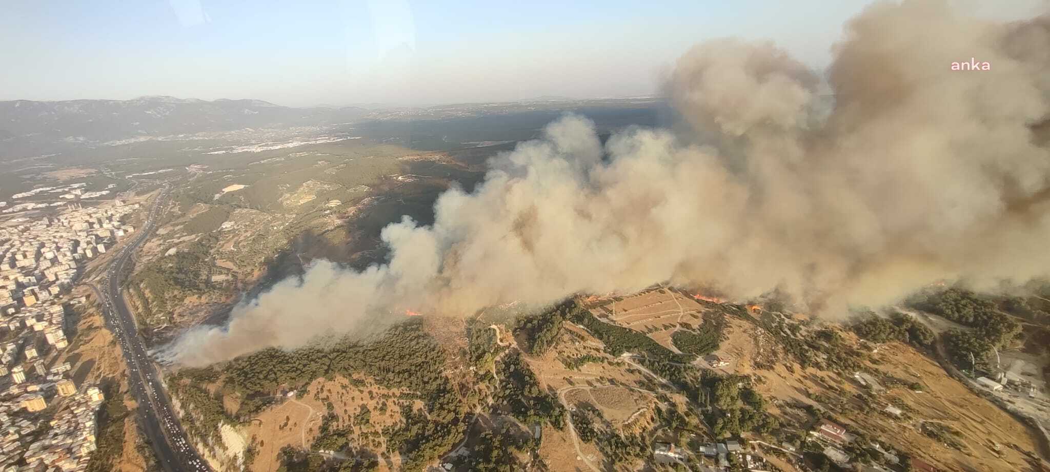İzmir'deki orman yangınıyla ilgili 3 kişi gözaltına alındı