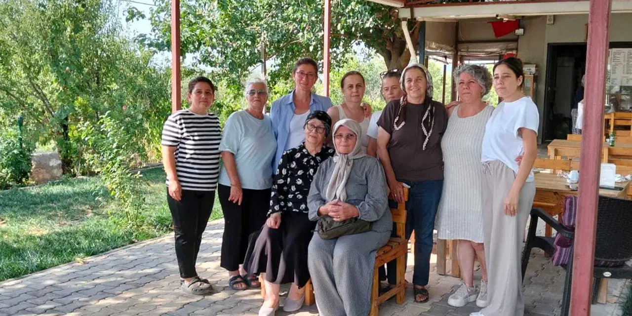 İmamoğlu’nun annesi Havva İmamoğlu, Murat Çalık’ın annesini ziyaret etti