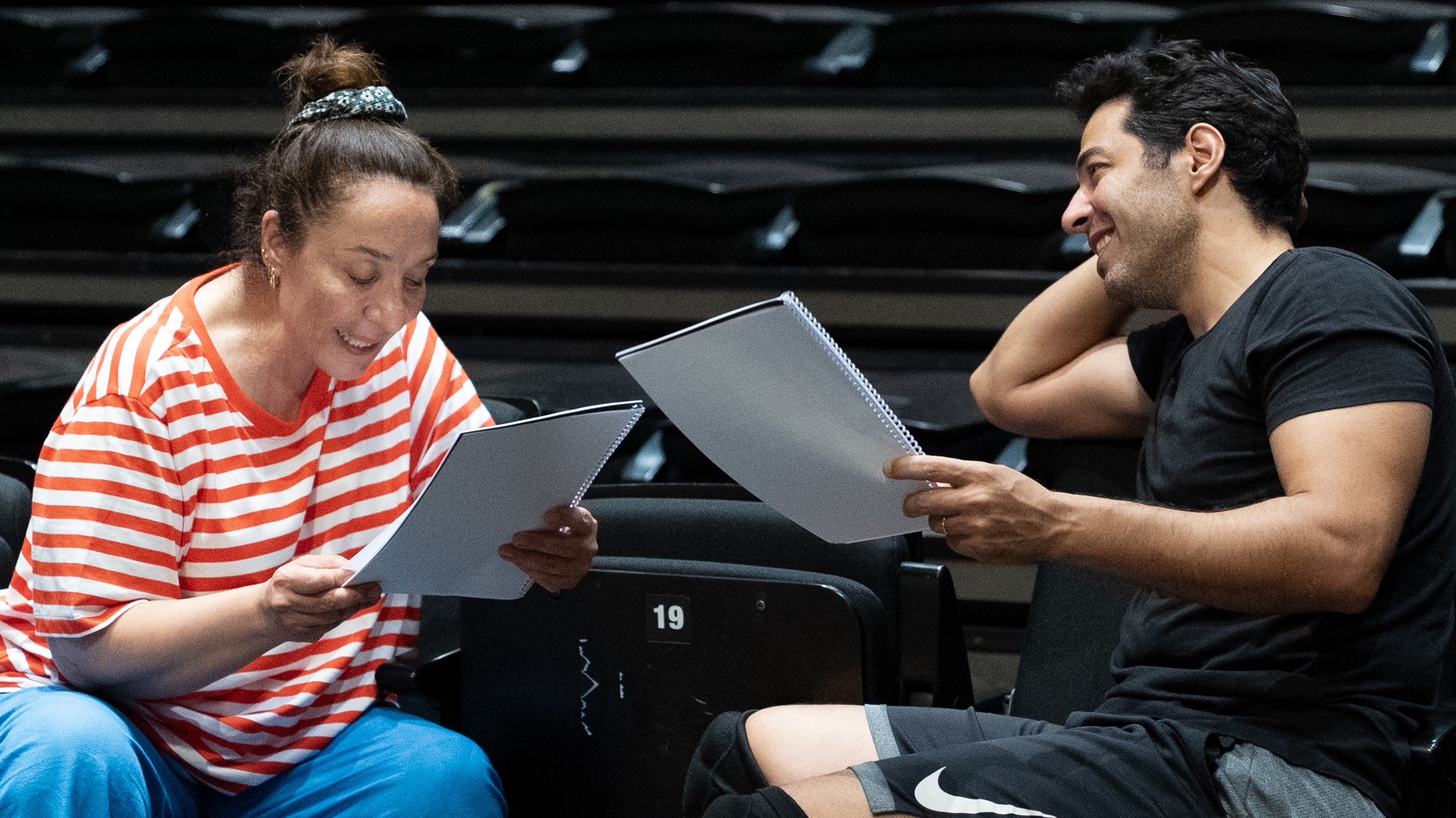 Binnur Kaya ve Mert Fırat tiyatro sahnesinde buluşuyor!