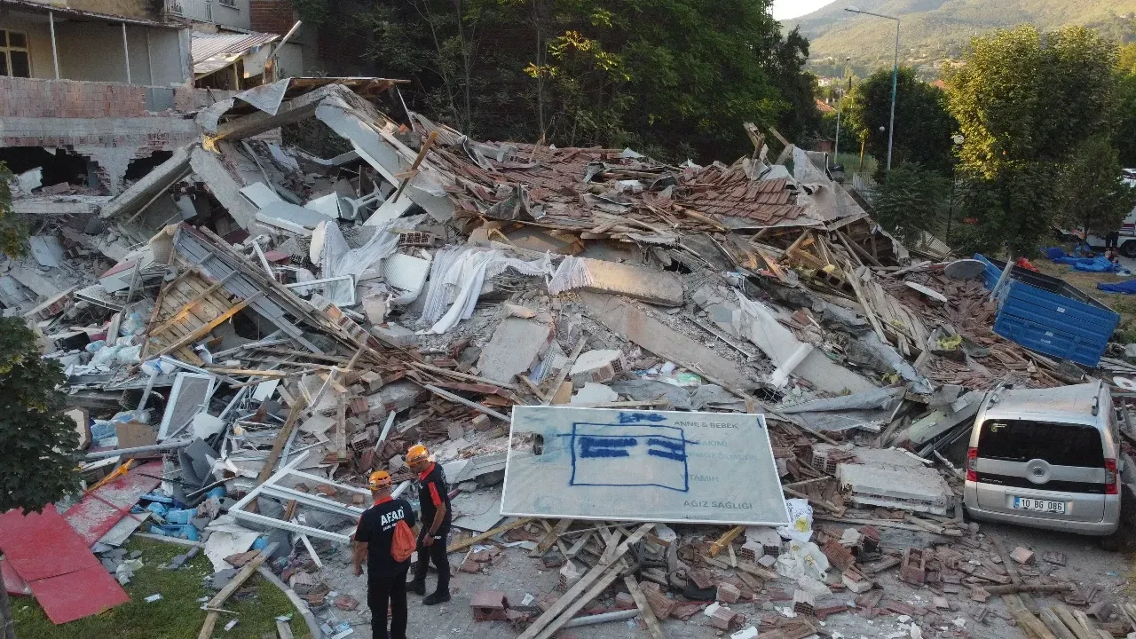 Balıkesir diken üstünde: Yine korkutan deprem