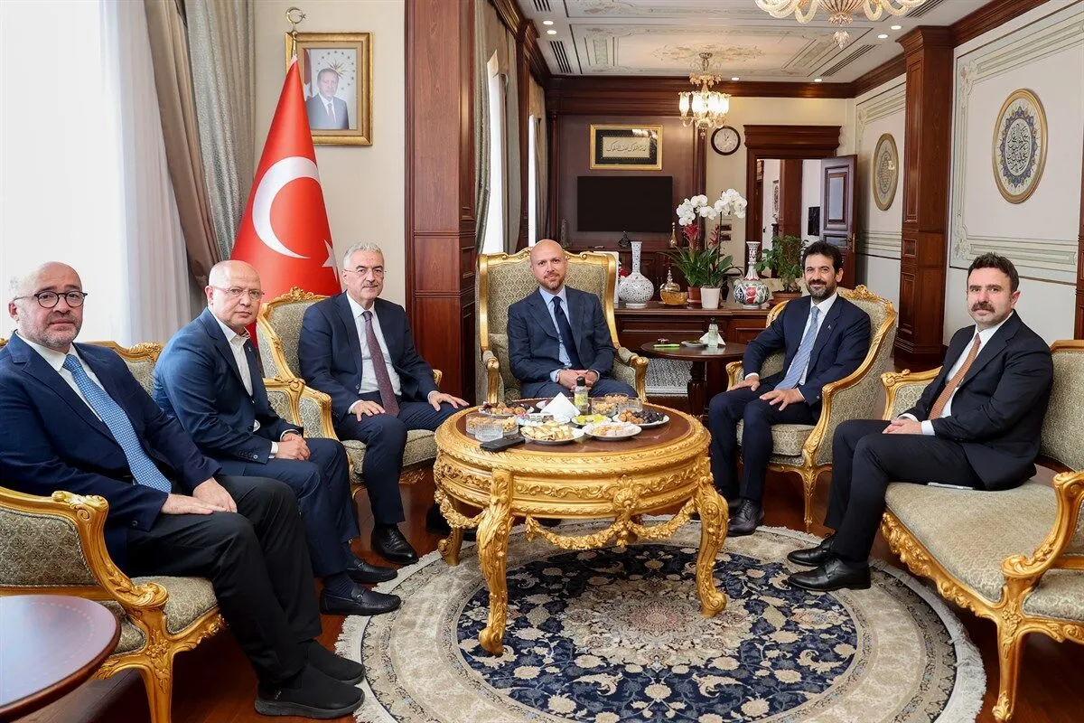 Bir vali koltuğunu nasıl Cumhurbaşkanı’nın oğluna bırakır!