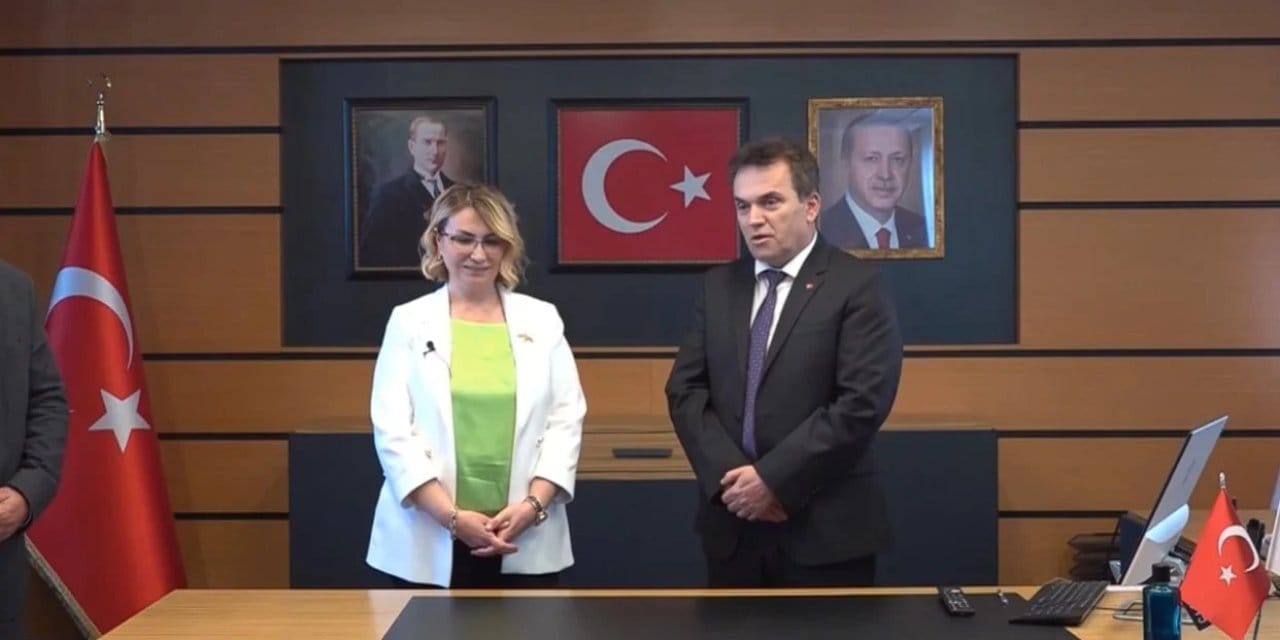 CHP'den AKP'ye geçen belediye başkanı ilk iş bakın ne yaptı