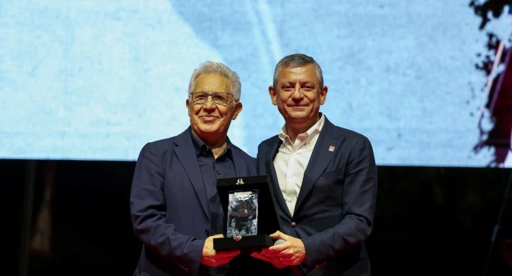 Zülfü Livaneli'ye Hacı Bektaş Veli Dostluk ve Barış Ödülü