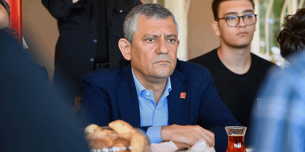 CHP lideri Özgür Özel'den annesini kaybeden arkadaşına taziye