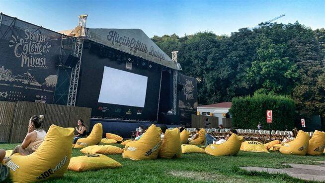 KüçükÇiftlik Bahçe Sineması’nda yıldızların altında üç gece, üç film