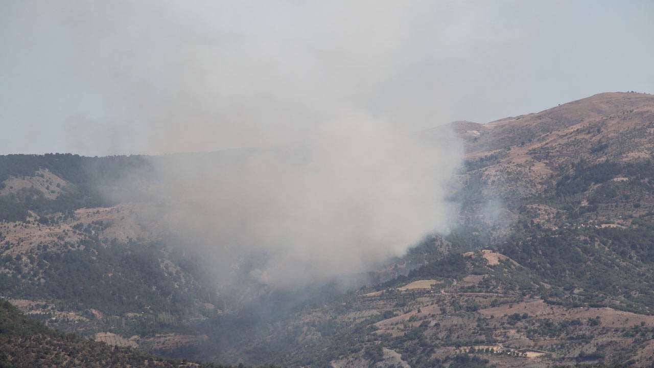 Çorum’da orman yangınına müdahale ediliyor