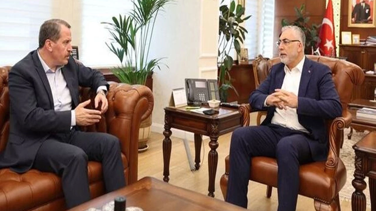 Bakan Işıkhan memurlar için saat verdi