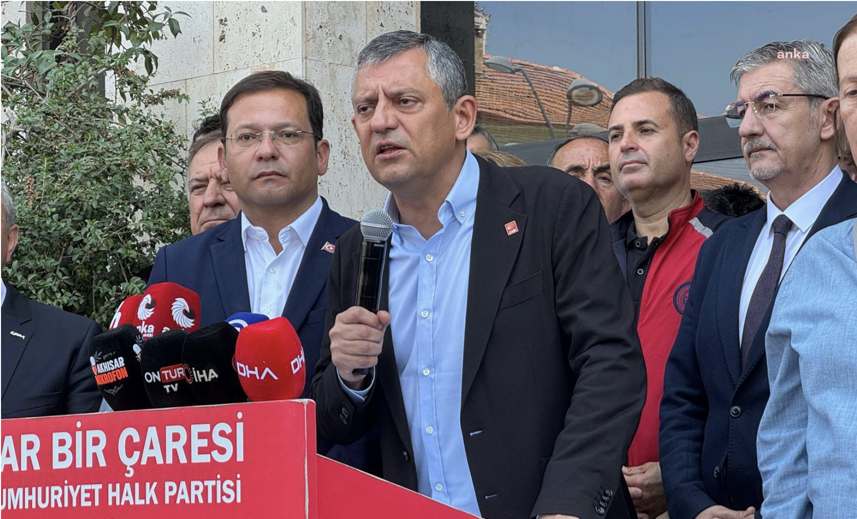 Özgür Özel: "Sındırgı'nın afet bölgesi ilan edilmesi gerekiyor"