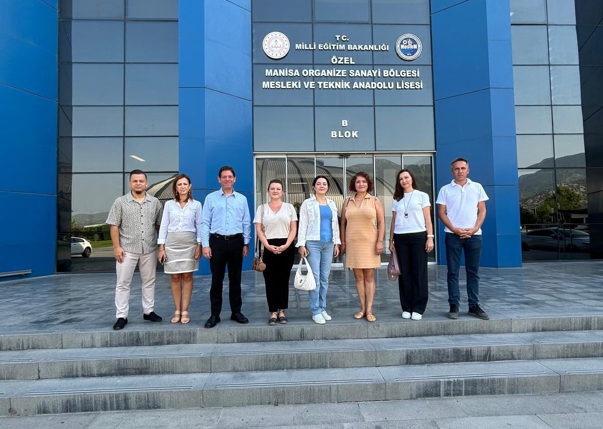 Manisa’da genç kadınlara CNC operatörlüğü eğitimi