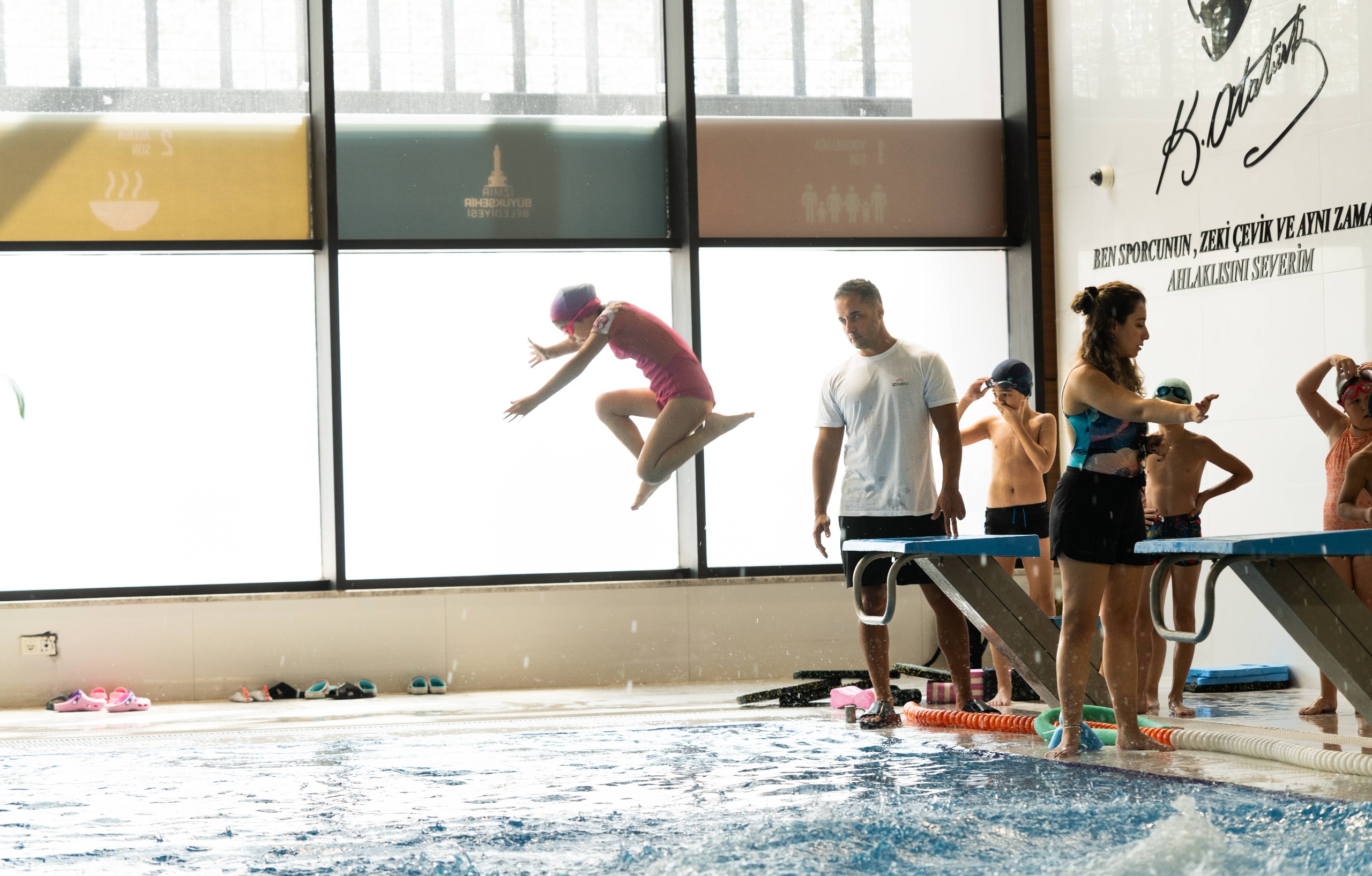 İzmir’de yüzme kurslarına büyük ilgi