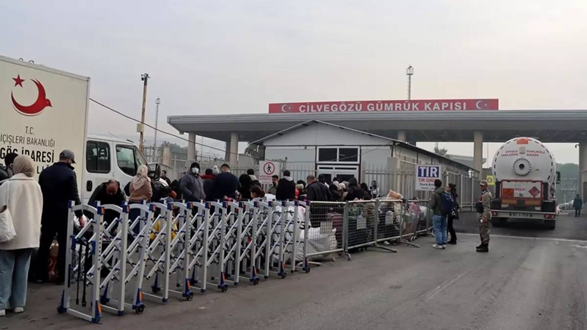 İçişleri Bakanlığı: Suriye'ye pasaportla geçiş başladı