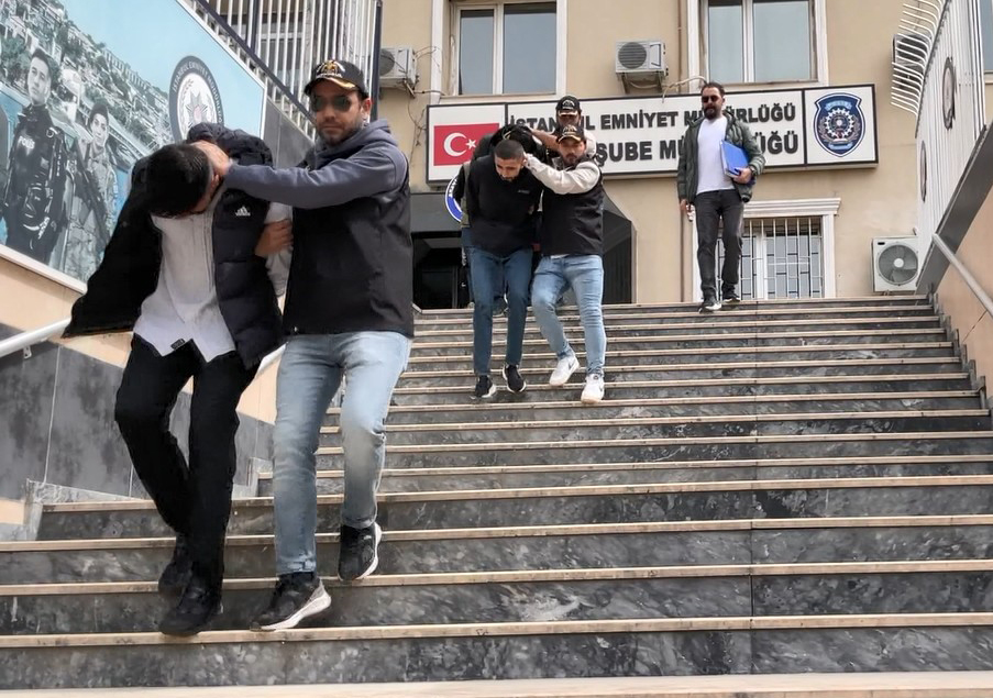 Üzerinde 110 bin dolar taşıyan adam gasp edildi