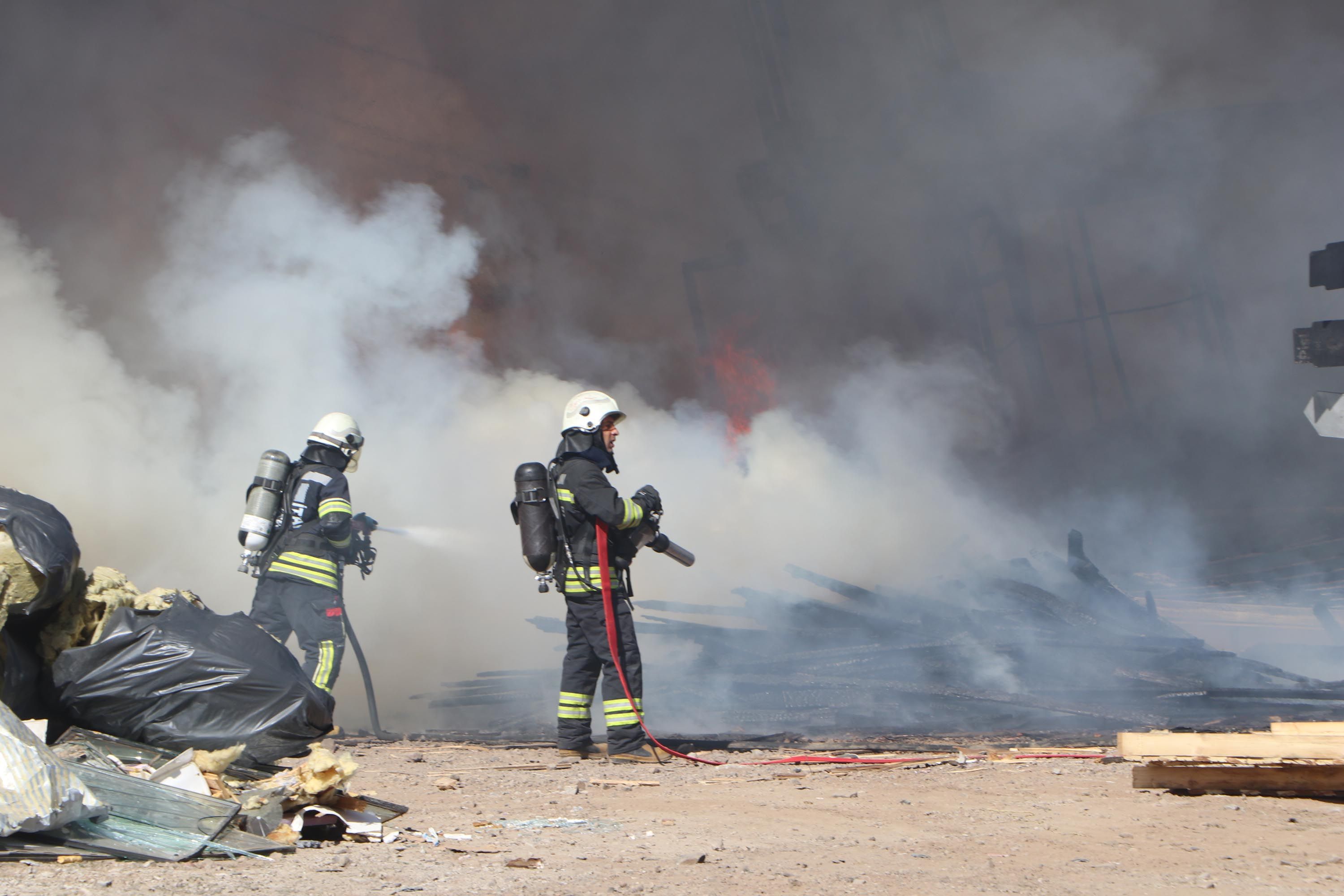 Kayak merkezinde yangın: Kafeterya yandı