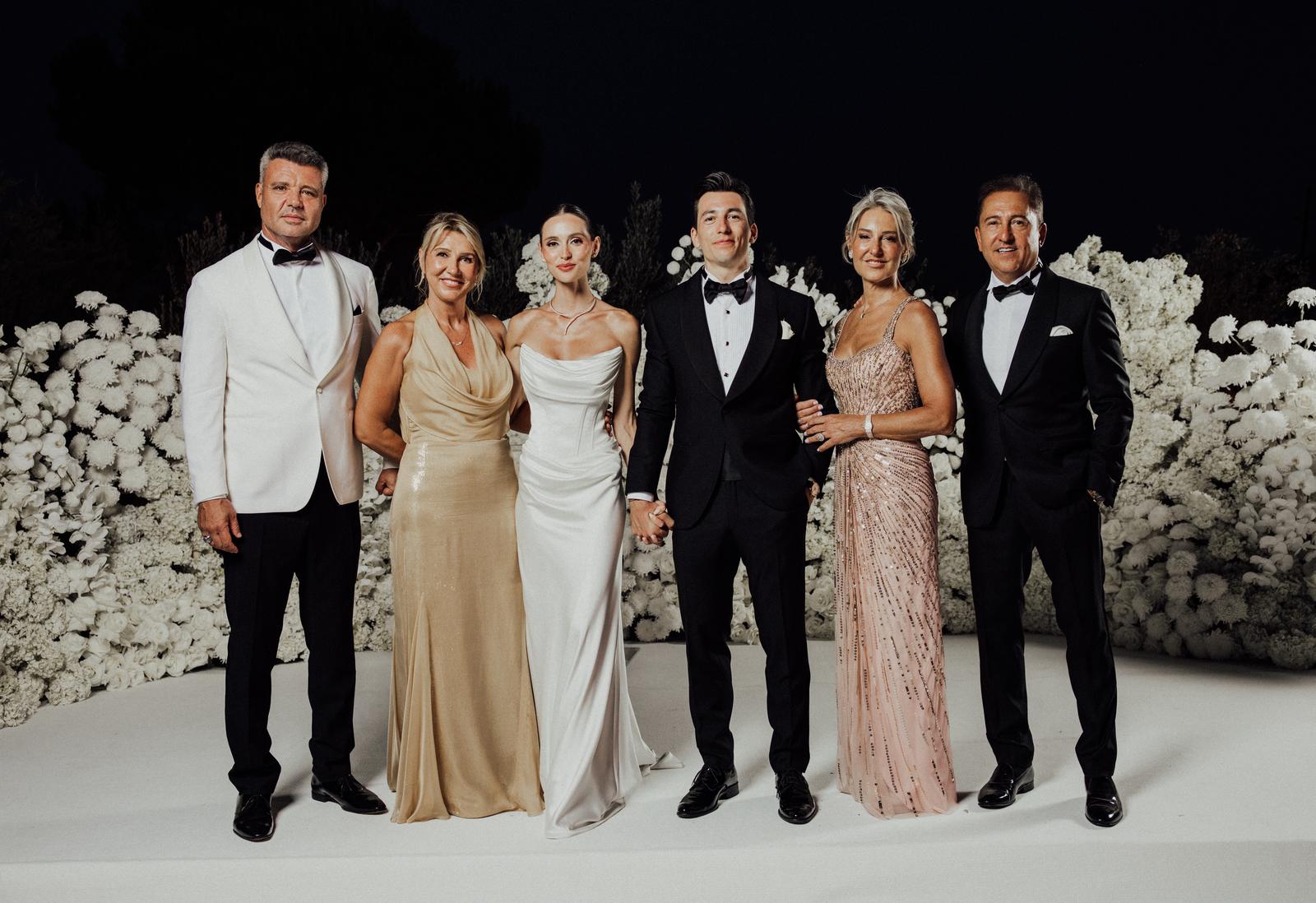 Sadettin Saran’ın kızı Lal Saran, Tolga İrdem ile Assos’ta evlendi