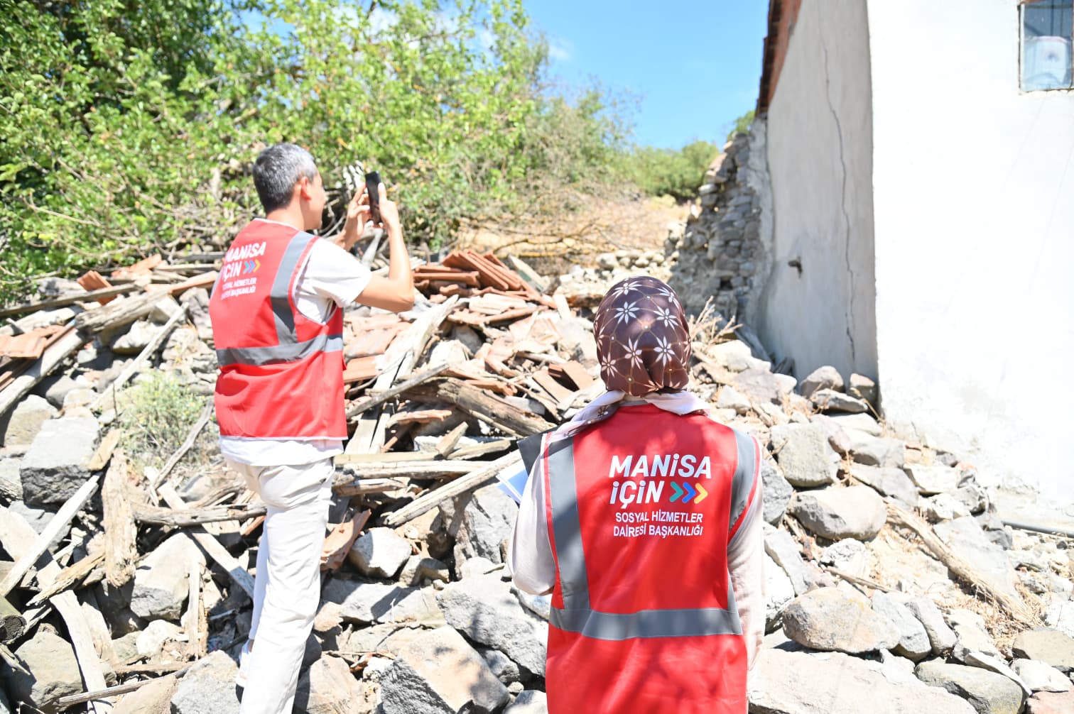 Manisa Büyükşehir’den Sındırgı'daki deprem mağdurlarına destek